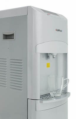 Кулер для воды HotFrost 45AS с нижней загрузкой бутыли
Артикул - 00075
Установка - Напольный
Установка бутыли - Нижняя
Тип охлаждения - компрессорное
Охлаждение -2 л/ч (5-10 C°) 
Мощность охлаждения - 100 Вт.
Нагрев - 5 л/ч (85-95 C°)
Мощность нагрева - 420 Вт.
Габариты (шгв) - 31х34х104 см
Вес - 16.7 кг. 
Гарантийный срок - 2 года
Страна производства - Китай Кулер для воды HotFrost 45AS с нижней загрузкой бутыли