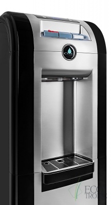 Кулер для воды Ecotronic P8-LX Black с нижней загрузкой бутыли
Артикул - 03815
Установка - Напольный
Установка бутыли - Нижняя
Тип охлаждения - компрессорное
Охлаждение -3 л/ч (5-10 C°) 
Мощность охлаждения - 90 Вт.
Нагрев - 5 л/ч (85-95 C°)
Мощность нагрева - 500 Вт.
Габариты (шгв) - 32х35х103.5 см
Вес - 18.72 кг. 
Гарантийный срок - 1 год
Страна производства - Китай Кулер для воды Ecotronic P8-LX Black с нижней загрузкой бутыли