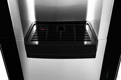 Кулер для воды Ecotronic P8-LX Black с нижней загрузкой бутыли
Артикул - 03815
Установка - Напольный
Установка бутыли - Нижняя
Тип охлаждения - компрессорное
Охлаждение -3 л/ч (5-10 C°) 
Мощность охлаждения - 90 Вт.
Нагрев - 5 л/ч (85-95 C°)
Мощность нагрева - 500 Вт.
Габариты (шгв) - 32х35х103.5 см
Вес - 18.72 кг. 
Гарантийный срок - 1 год
Страна производства - Китай Кулер для воды Ecotronic P8-LX Black с нижней загрузкой бутыли